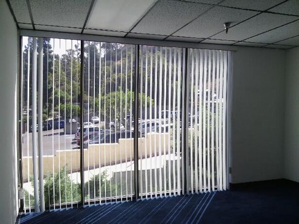 RECEPTION, 2 LARGE OFFICES. CORNER SUITE. LONG OR SHORT TERM.